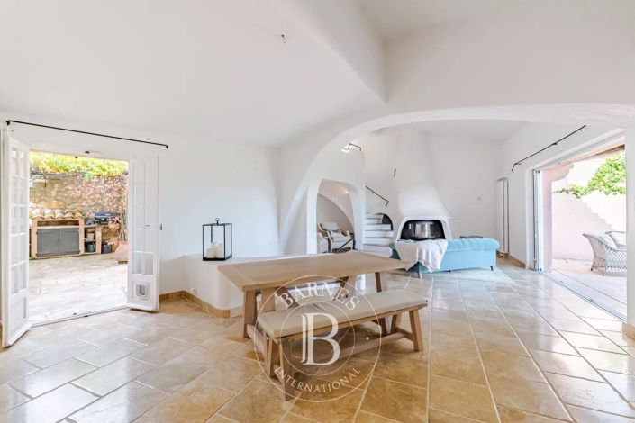 Image No.8-3 Bed House for sale