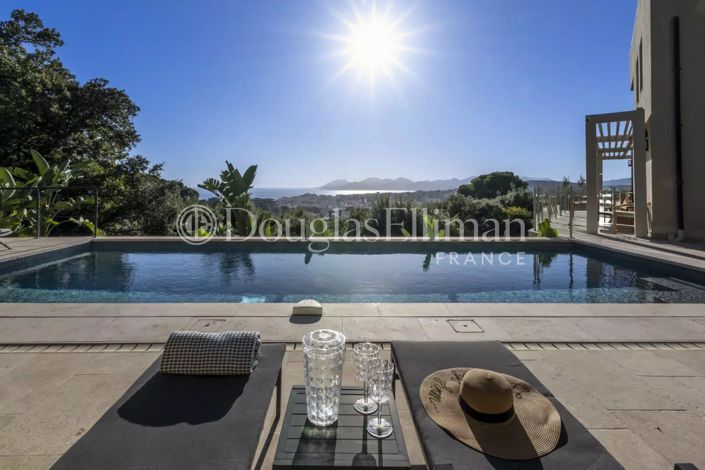 Image No.1-5 Bed House for sale