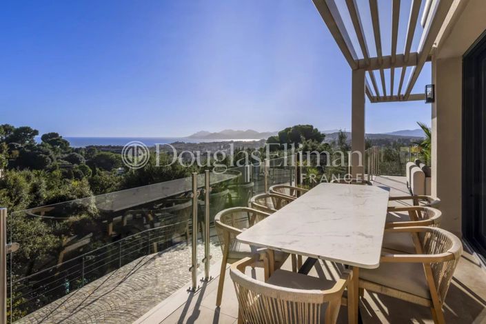 Image No.4-5 Bed House for sale