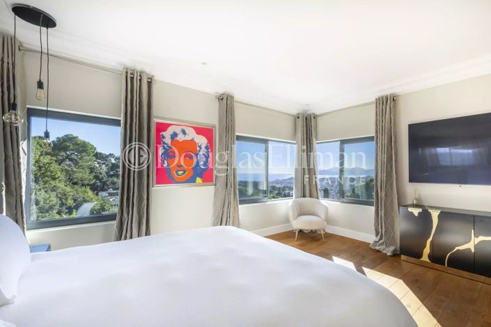 Image No.7-5 Bed House for sale