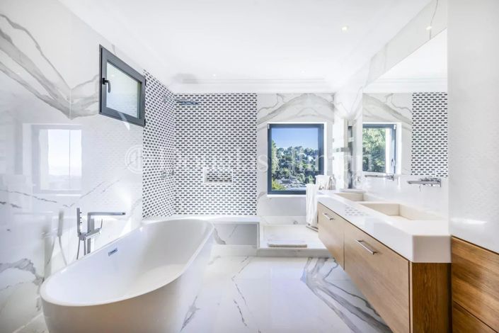 Image No.9-5 Bed House for sale