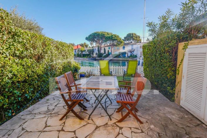 Image No.2-Maison de 2 chambres à vendre à Grimaud