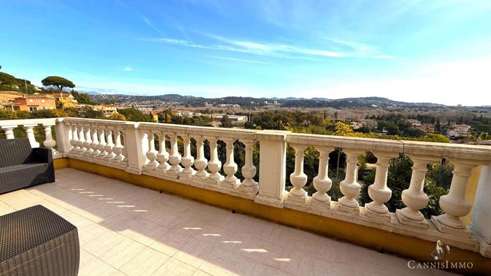 Image No.1-4 Bed House for sale