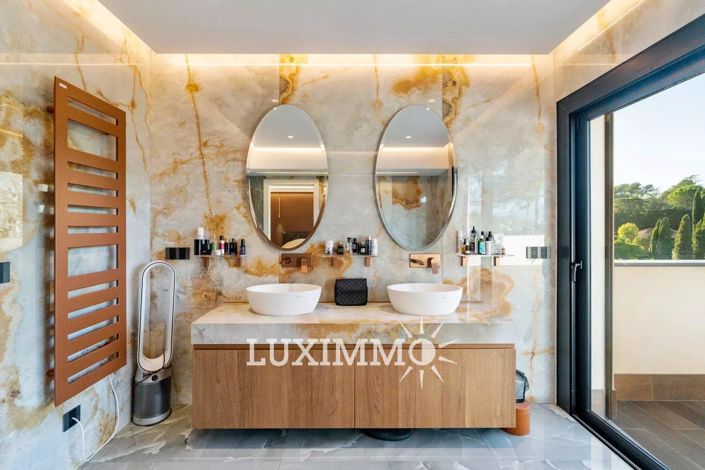 Image No.9-3 Bed House for sale