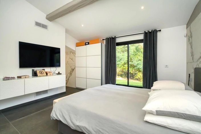 Image No.15-4 Bed House for sale