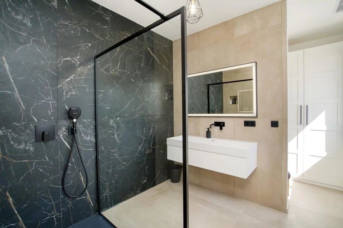 Image No.16-4 Bed House for sale