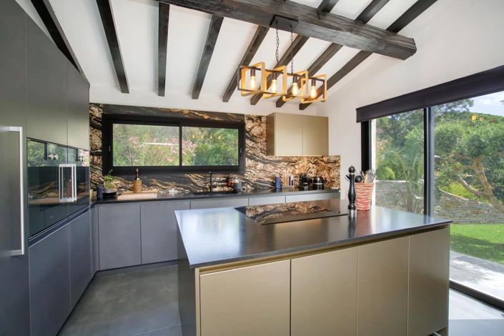 Image No.7-4 Bed House for sale