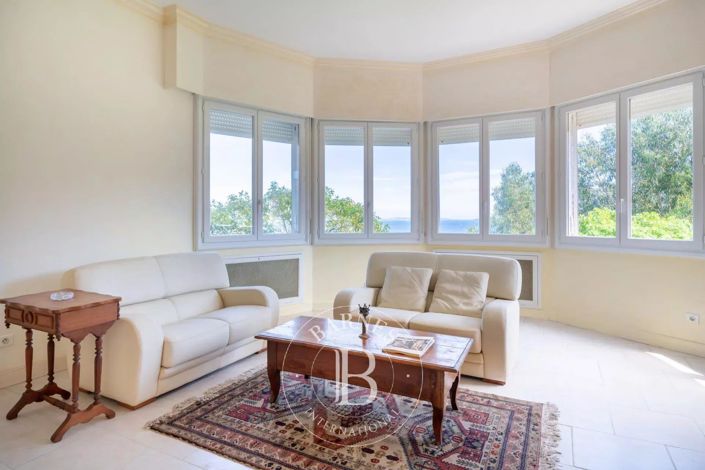 Image No.5-7 Bed House for sale