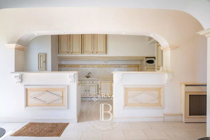 Image No.7-7 Bed House for sale