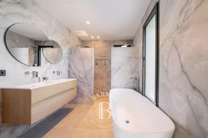 Image No.10-4 Bed House for sale