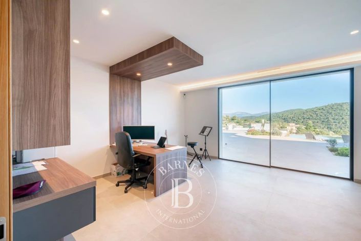 Image No.13-4 Bed House for sale