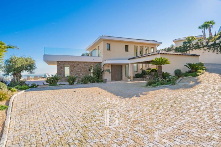 Image No.18-4 Bed House for sale