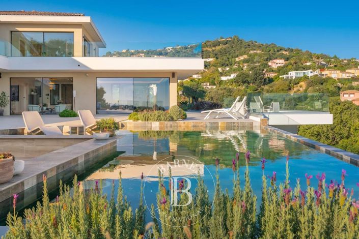 Image No.2-4 Bed House for sale