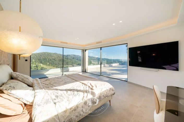 Image No.7-4 Bed House for sale