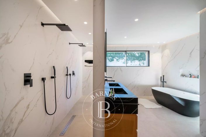 Image No.8-4 Bed House for sale