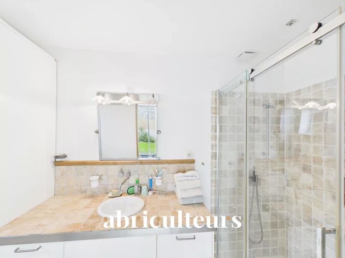 Image No.10-3 Bed House for sale