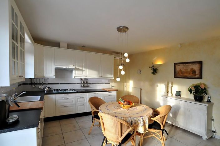 Image No.12-4 Bed House for sale