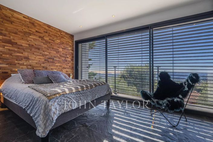 Image No.21-4 Bed House for sale