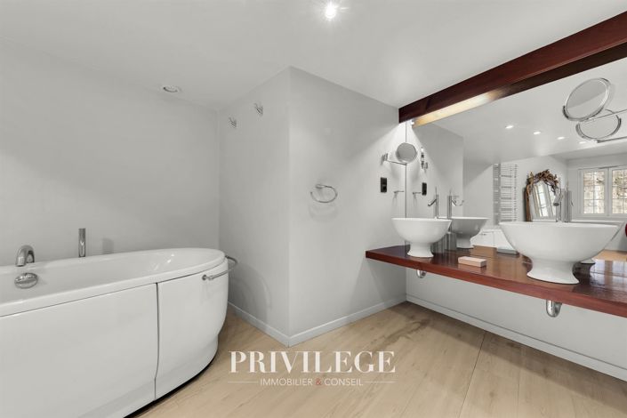 Image No.22-3 Bed Apartment for sale