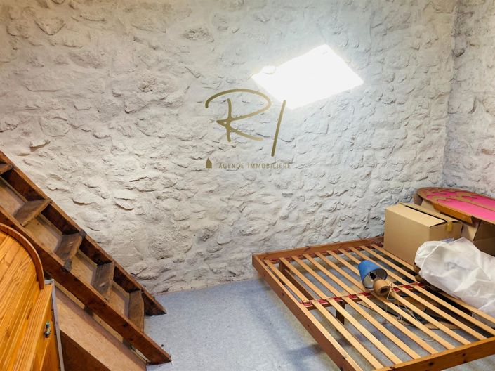 Image No.10-1 Bed House for sale