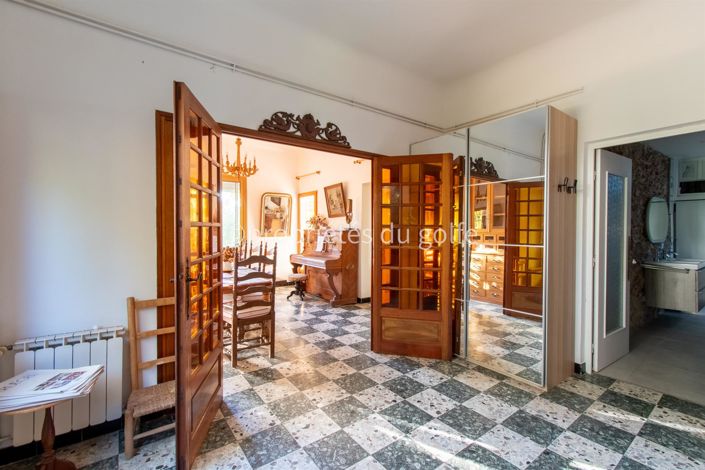 Image No.2-4 Bed House for sale