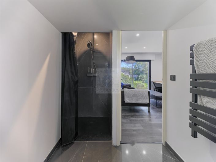 Image No.18-4 Bed House for sale