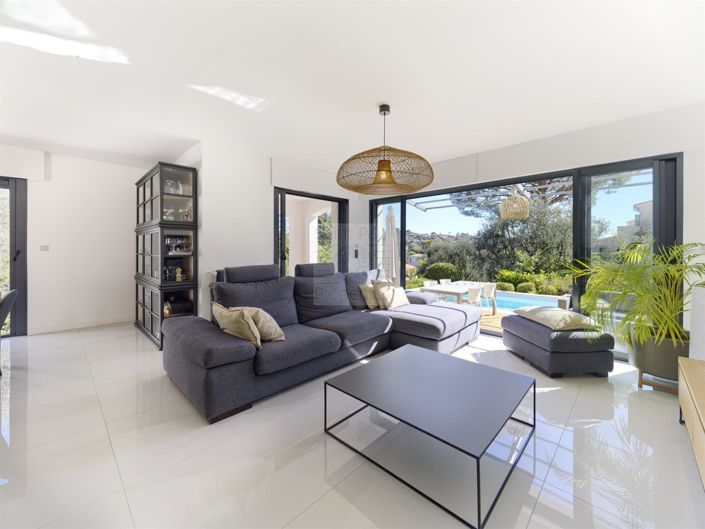 Image No.4-4 Bed House for sale