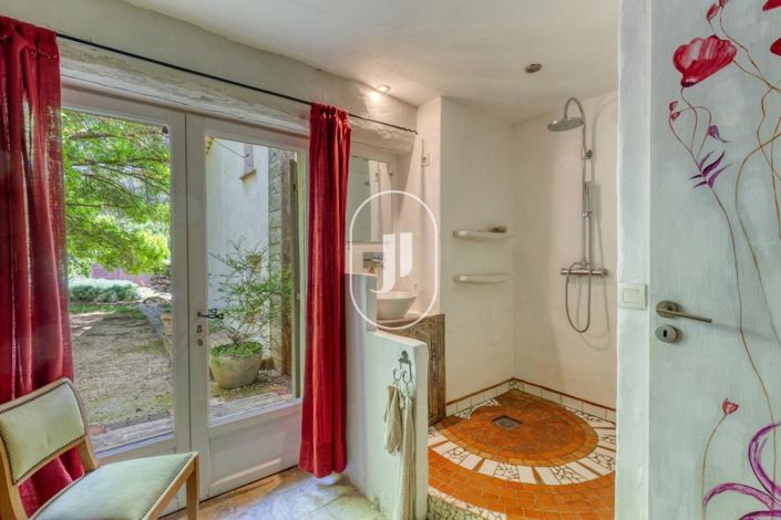 Image No.5-5 Bed House for sale