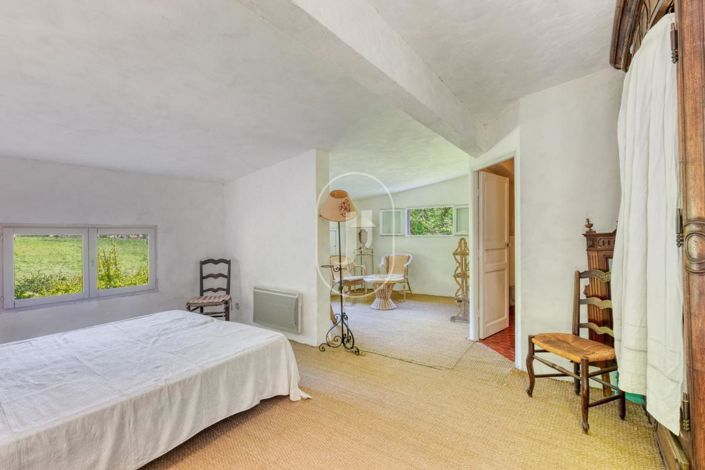 Image No.8-5 Bed House for sale