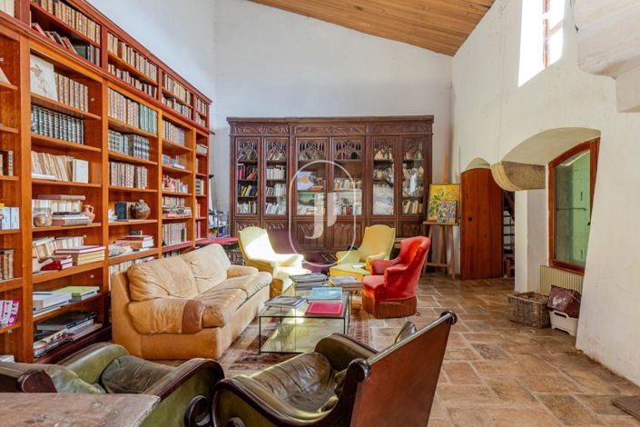 Image No.6-7 Bed House for sale