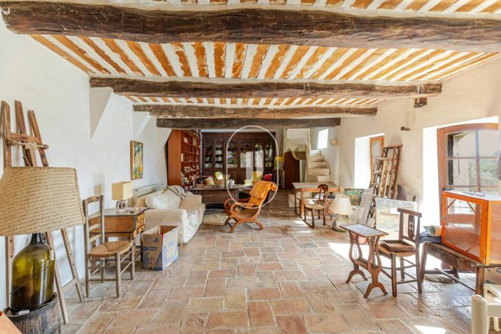 Image No.8-7 Bed House for sale