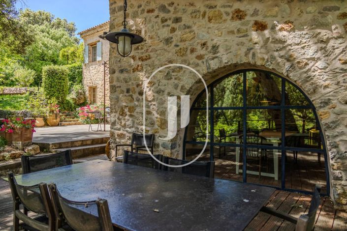 Image No.2-5 Bed Property for sale