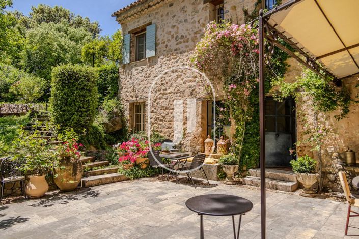 Image No.6-5 Bed Property for sale