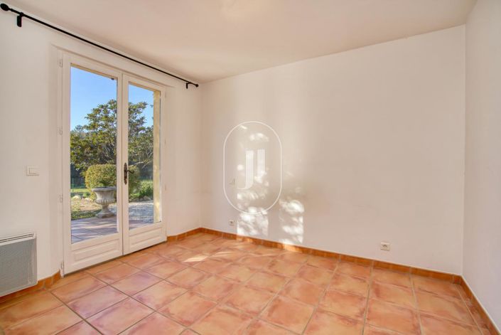 Image No.6-2 Bed House for sale