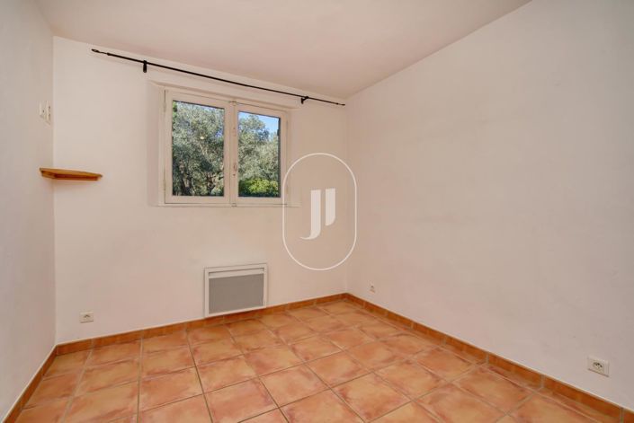 Image No.8-2 Bed House for sale