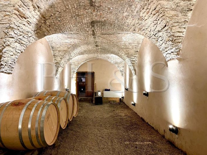 Image No.2-5 Bed Property for sale