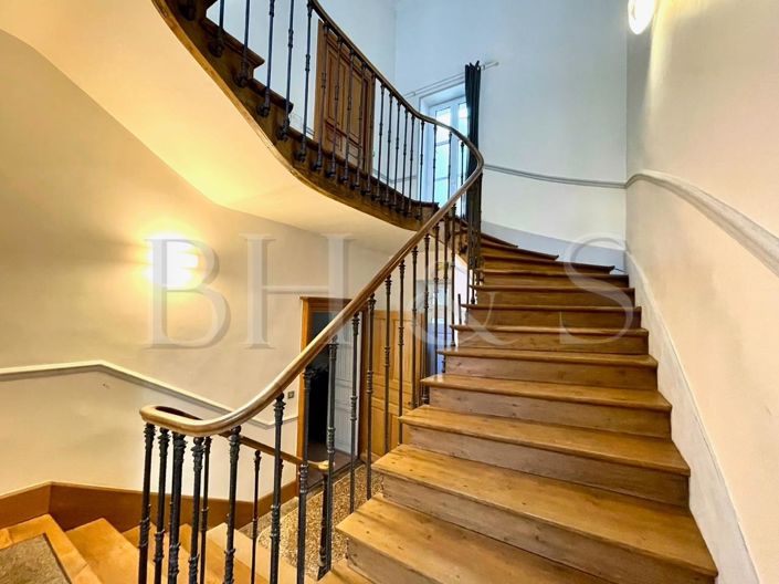 Image No.7-5 Bed Property for sale