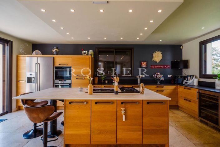 Image No.6-4 Bed House for sale