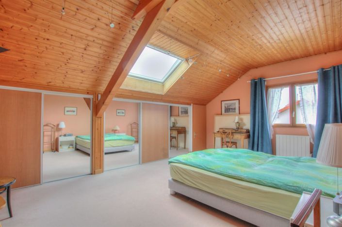 Image No.10-5 Bed House for sale