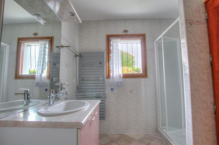 Image No.7-5 Bed House for sale