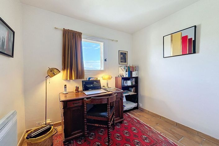 Image No.10-5 Bed House for sale