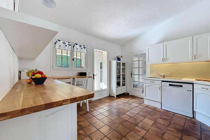 Image No.8-5 Bed House for sale