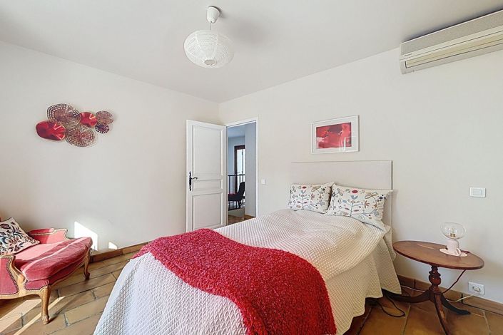 Image No.9-5 Bed House for sale