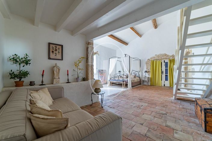 Image No.6-6 Bed House for sale