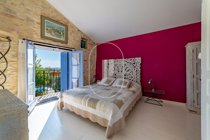 Image No.8-6 Bed House for sale