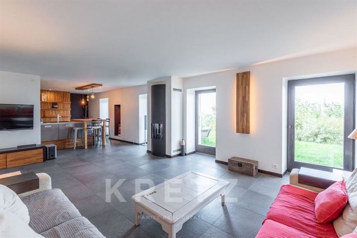 Image No.4-8 Bed House for sale