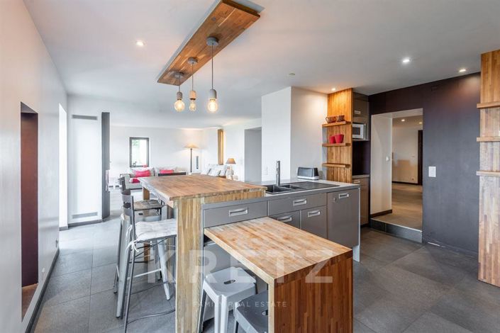 Image No.8-8 Bed House for sale