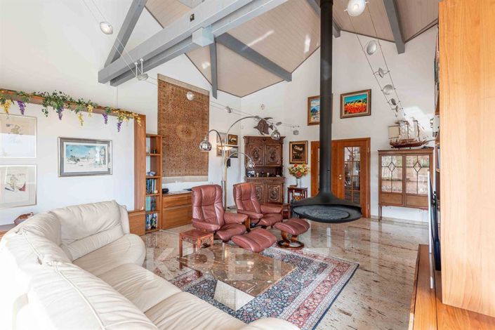 Image No.7-5 Bed House for sale