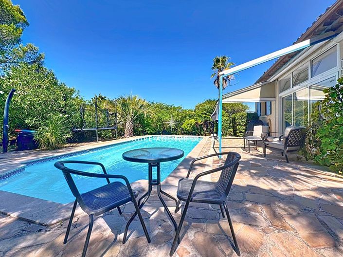 Image No.2-Maison de 4 chambres à vendre à Saint-Raphael