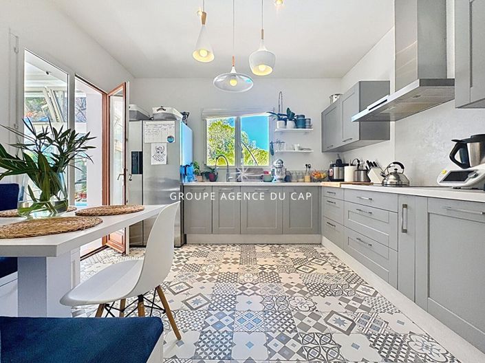 Image No.5-Maison de 4 chambres à vendre à Saint-Raphael